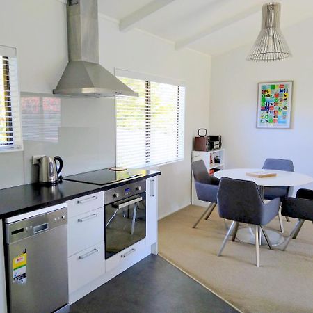 Bram'S Bach Villa Taupo Bagian luar foto
