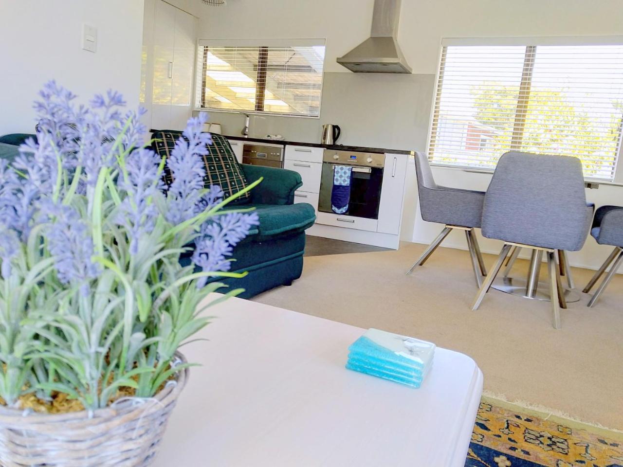Bram'S Bach Villa Taupo Bagian luar foto