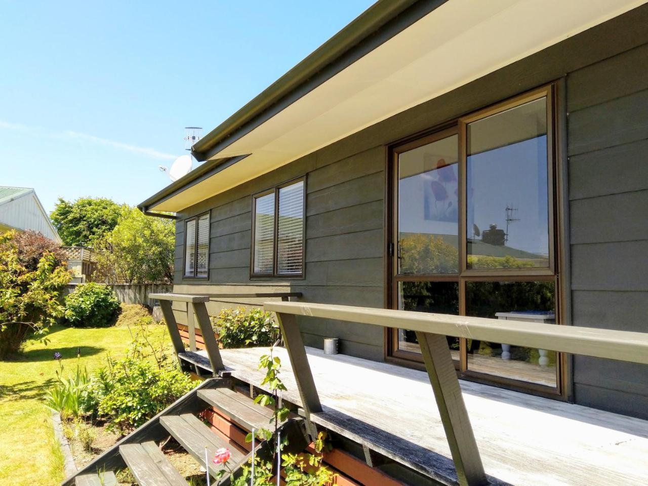 Bram'S Bach Villa Taupo Bagian luar foto