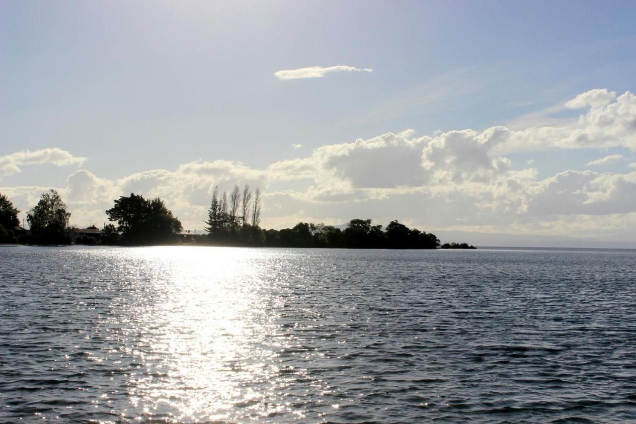 Bram'S Bach Villa Taupo Bagian luar foto