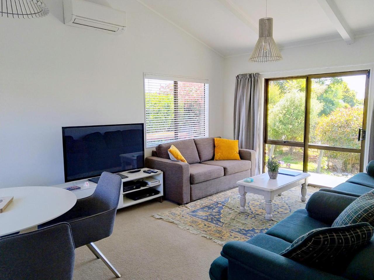Bram'S Bach Villa Taupo Bagian luar foto